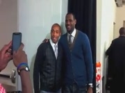 Thierry Henry comme un gamin face a LeBron James !